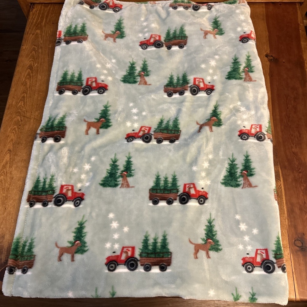 OVERSIZED CHRISTMAS HOLIDAY THROW‎ BLANKET DOGS, TRUCKS, TREES 48x70